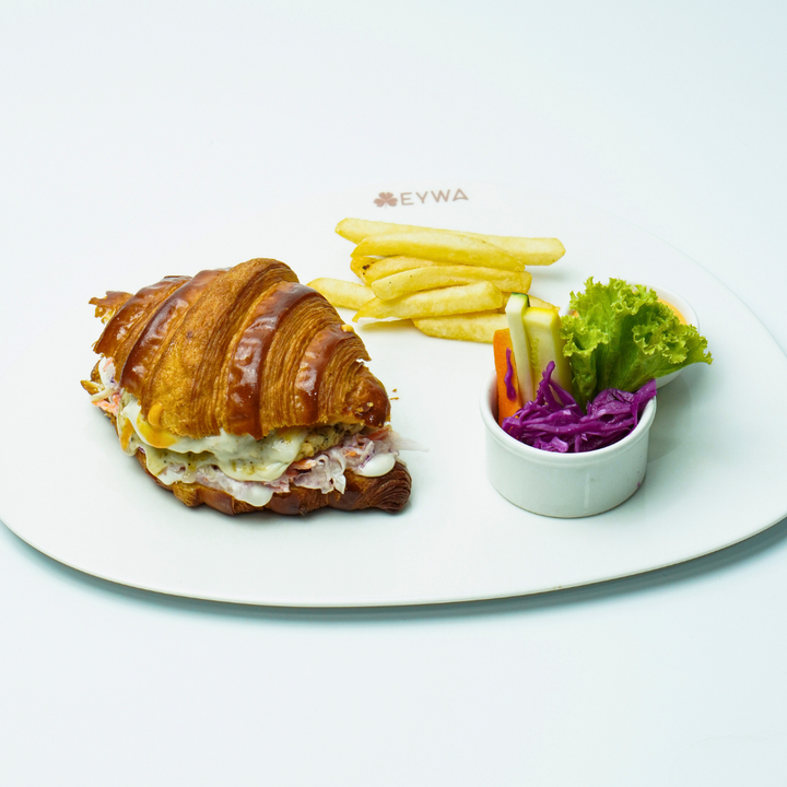 SMASHED CHICKEN CROISSANWICH